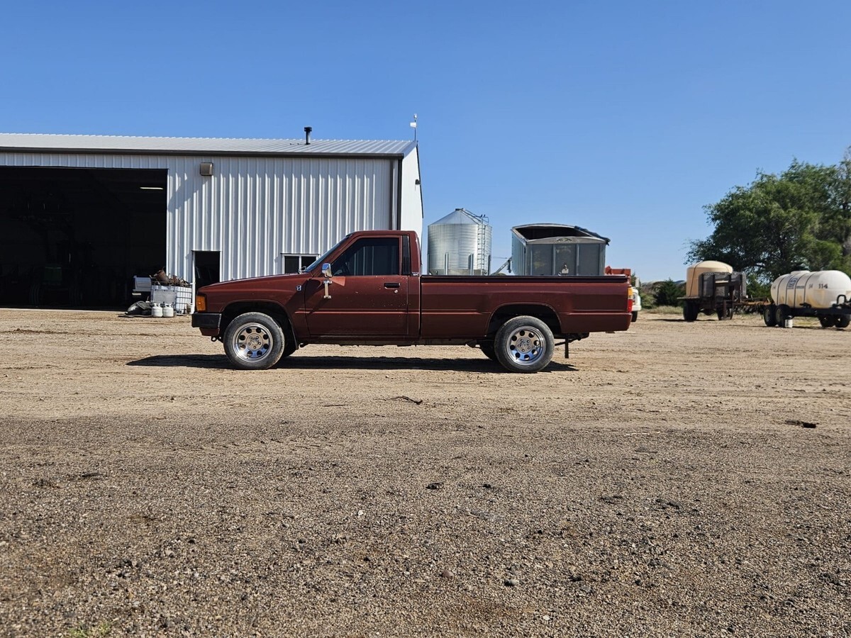 1985 Toyota Pickup 1 TON LONG BED RN55 - photo 2