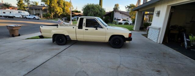 1985 Toyota Pickup XTRACAB RN56 DLX - photo 13