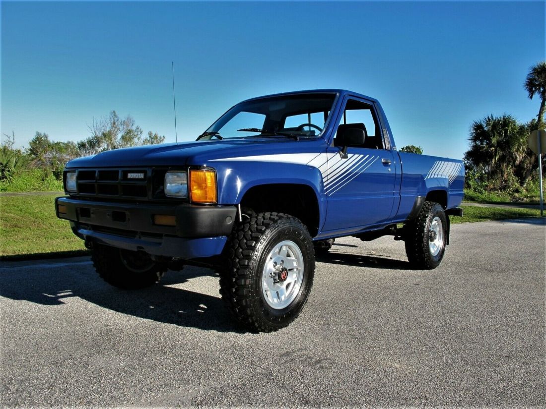 1985 Toyota Pickup short bed 4x4, California truck no rust , 5 speed with air 1985 Toyota Pickup