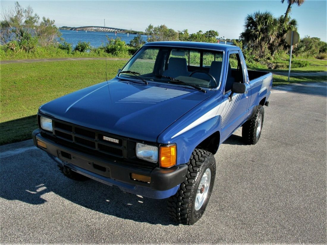 1985 Toyota Pickup - photo 2