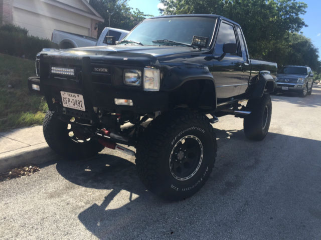 1985 toyota pickup sr5 extra cab 93k miles! 9" lift 34" tires back to the future 1985 Toyota Tacoma extra cab