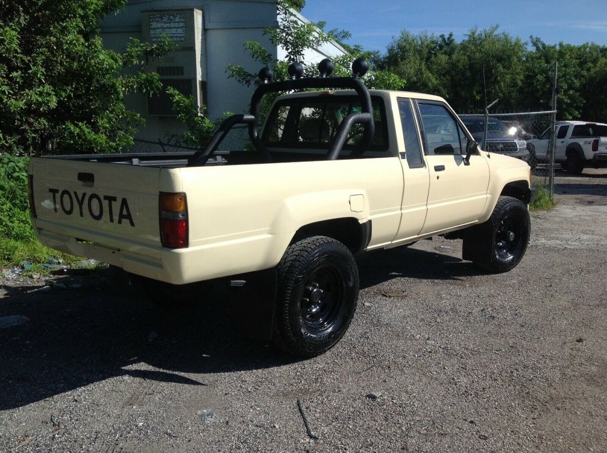 1985 Toyota Pickup 22RE EFI 4X4 MANUAL 5 SPEED SR5 - photo 3