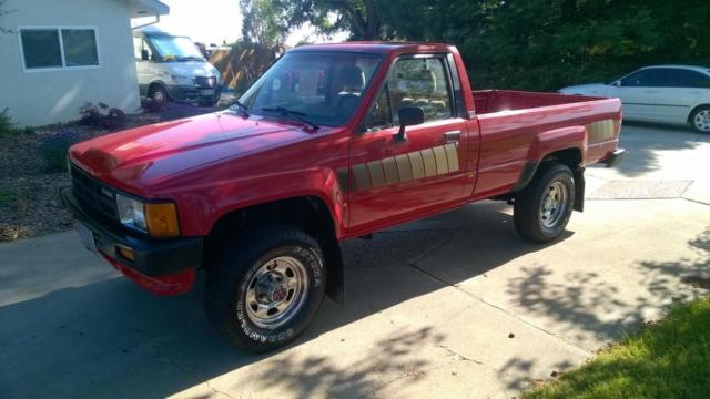 1985 TOYOTA SR5 4X4 STD CAB, STRAIGHT AXLE, AIR CONDITIONED, MANUAL 5 SPEED 1985 Toyota Tacoma SR5