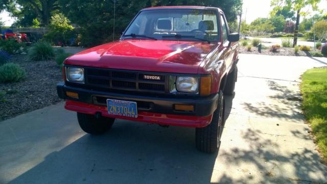 1985 Toyota Tacoma SR5 - photo 2