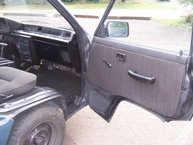 1985 Toyota Chopped Toyota van made into P/U - photo 10