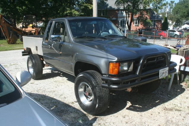 1985 TOYOTA XCAB CUSTOM 4X4 1985 Toyota Pickup SR5