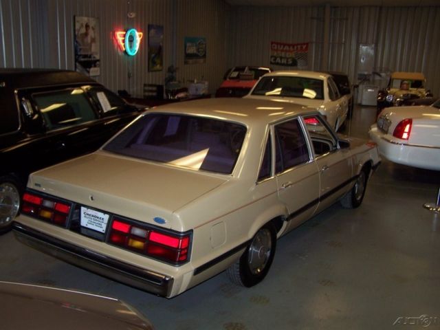 1985 Ford LTD Base Sedan 4-Door - photo 10
