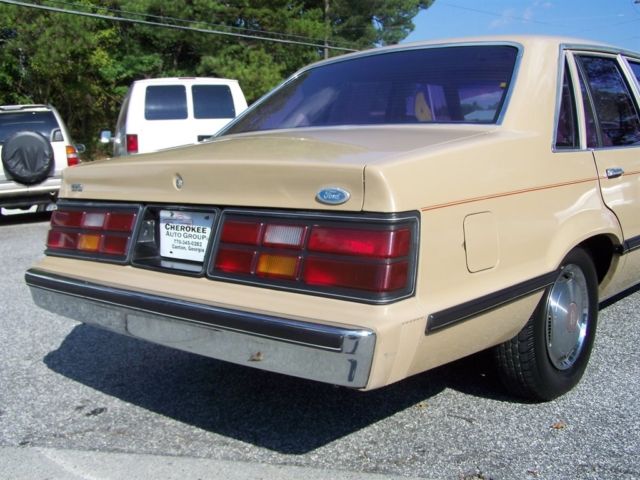 1985 Ford LTD Base Sedan 4-Door - photo 11