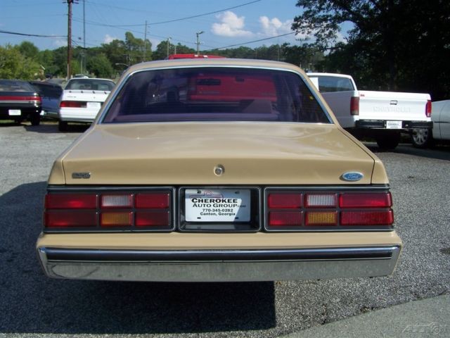 1985 Ford LTD Base Sedan 4-Door - photo 12