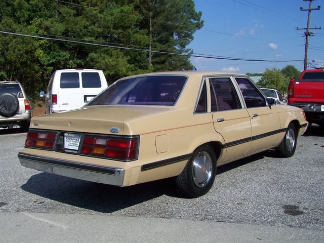 1985 Ford LTD Base Sedan 4-Door - photo 4