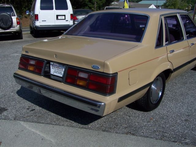 1985 Ford LTD Base Sedan 4-Door - photo 8