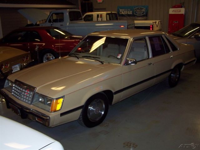 1985 Ford LTD Base Sedan 4-Door - photo 9