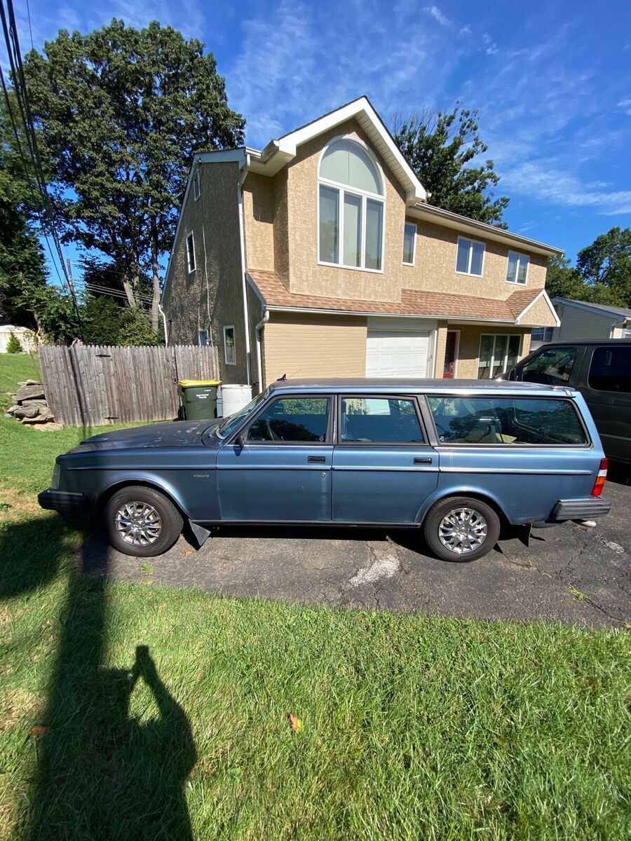 1985 Volvo 240 Blue RWD Automatic DL 1985 Volvo 240 DL