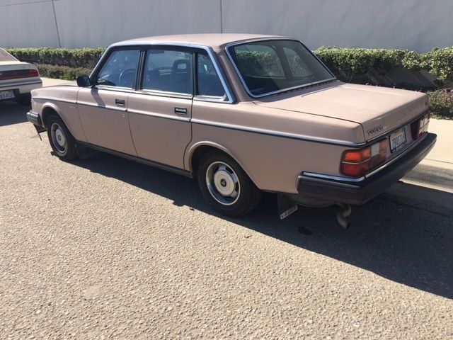 1985 Volvo 240 DL RUNS GREAT! CLEAN CALIFORNIA TITLE 1985 Volvo 240