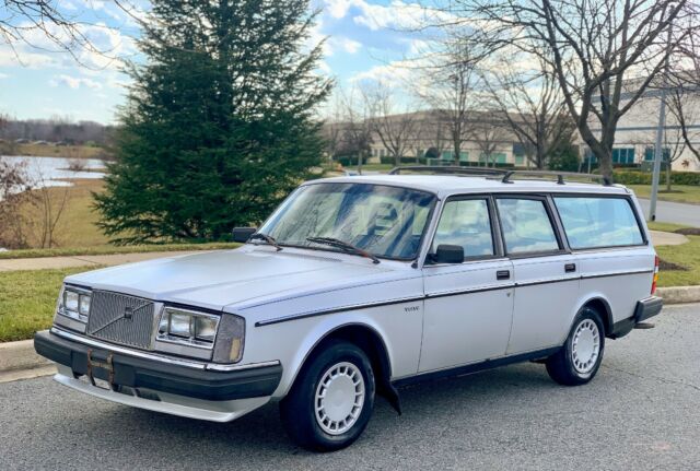 1985 Volvo 240 NO RESERVE 75K MILES
