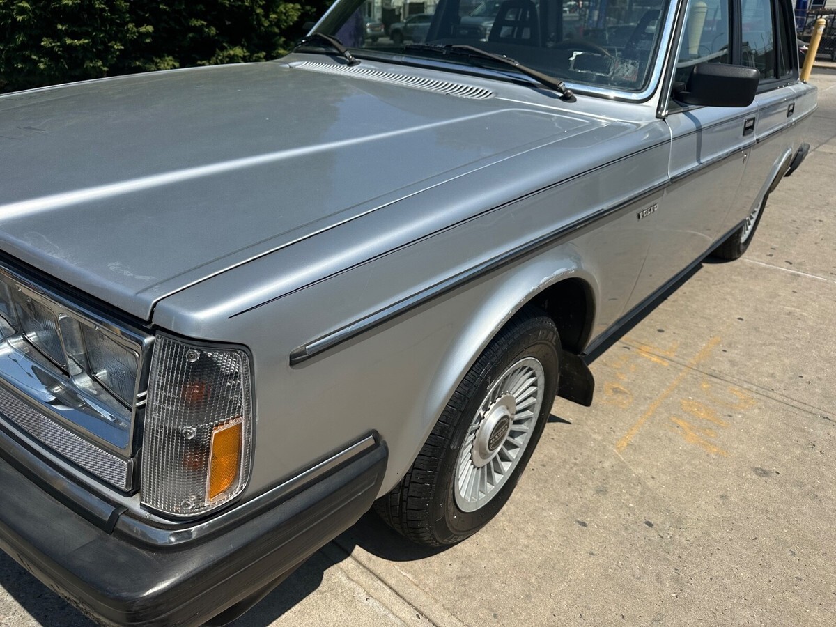 1985 Volvo 240 - photo 10