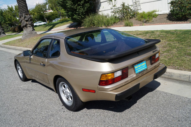1985 Porsche 944 5 SPD MANUAL COUPE WITH 55K ORIG MILES! - photo 10
