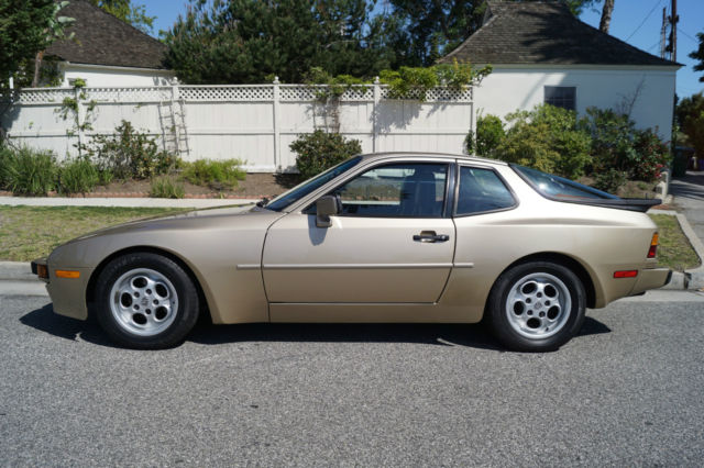 1985 Porsche 944 5 SPD MANUAL COUPE WITH 55K ORIG MILES! - photo 2