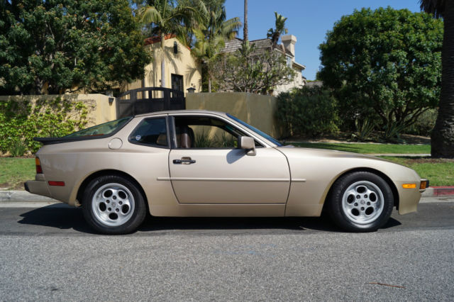 1985 Porsche 944 5 SPD MANUAL COUPE WITH 55K ORIG MILES! - photo 3