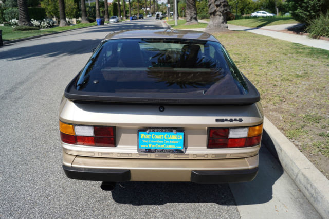 1985 Porsche 944 5 SPD MANUAL COUPE WITH 55K ORIG MILES! - photo 8