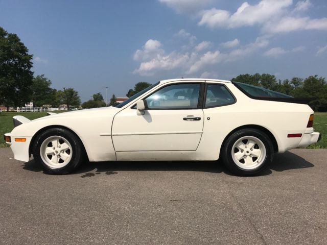 1985.5 Porsche 944 Coupe 2-Door 1985 Porsche 944