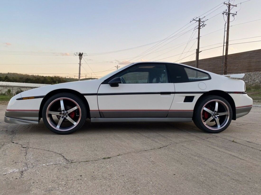 1986 Pontiac Fiero GT - photo 2