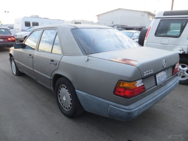 1986 Mercedes-Benz 300-Series 4 Dr - photo 3