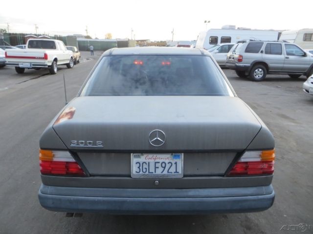 1986 Mercedes-Benz 300-Series 4 Dr - photo 4