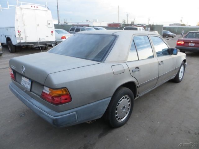 1986 Mercedes-Benz 300-Series 4 Dr - photo 5