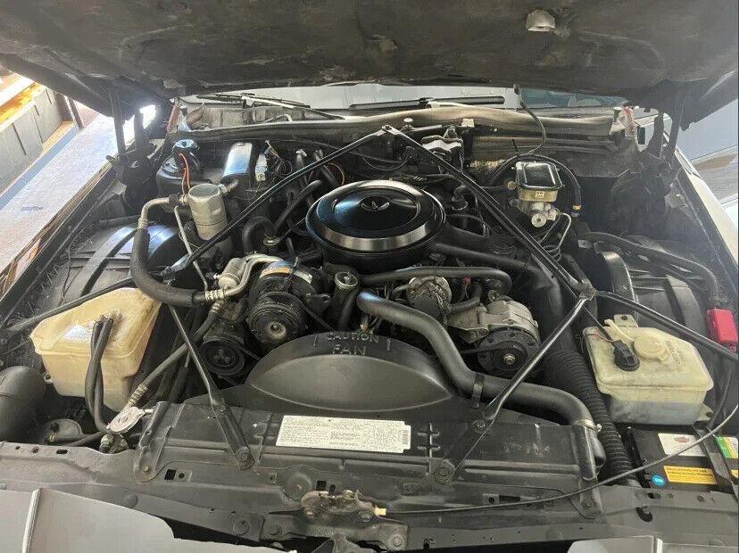 1986 Cadillac Fleetwood 123000 Original Miles Top & Transmission Redone - photo 7