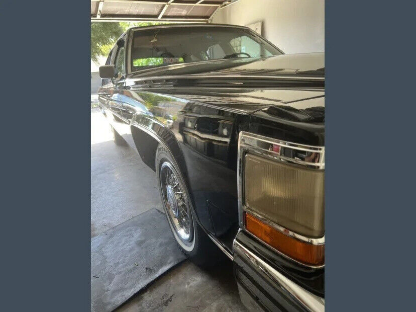 1986 Cadillac Fleetwood 123000 Original Miles Top & Transmission Redone - photo 9