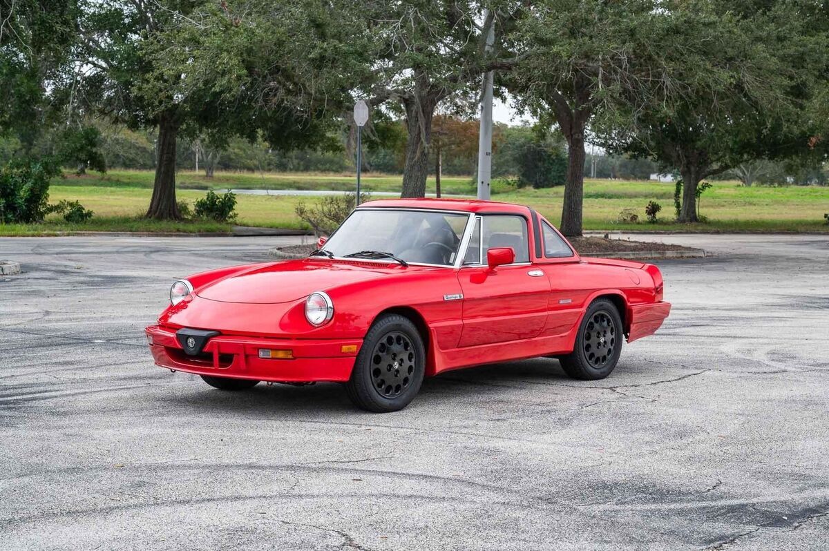 1986 Alfa Romeo Spider SSPECIAL EDITION QUADRIFOGLIO Red 1986 Alfa Romeo Spider SSPECIAL EDITION QUADRIFOGLIO