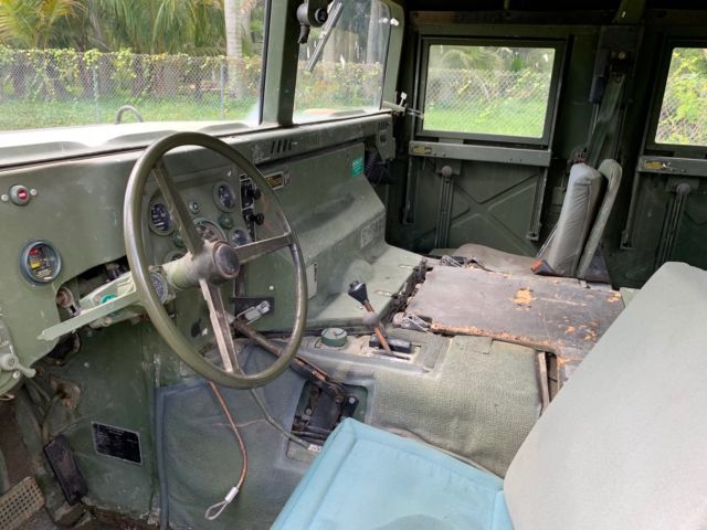 1986 AM General M-998 Hummer H1 - photo 8
