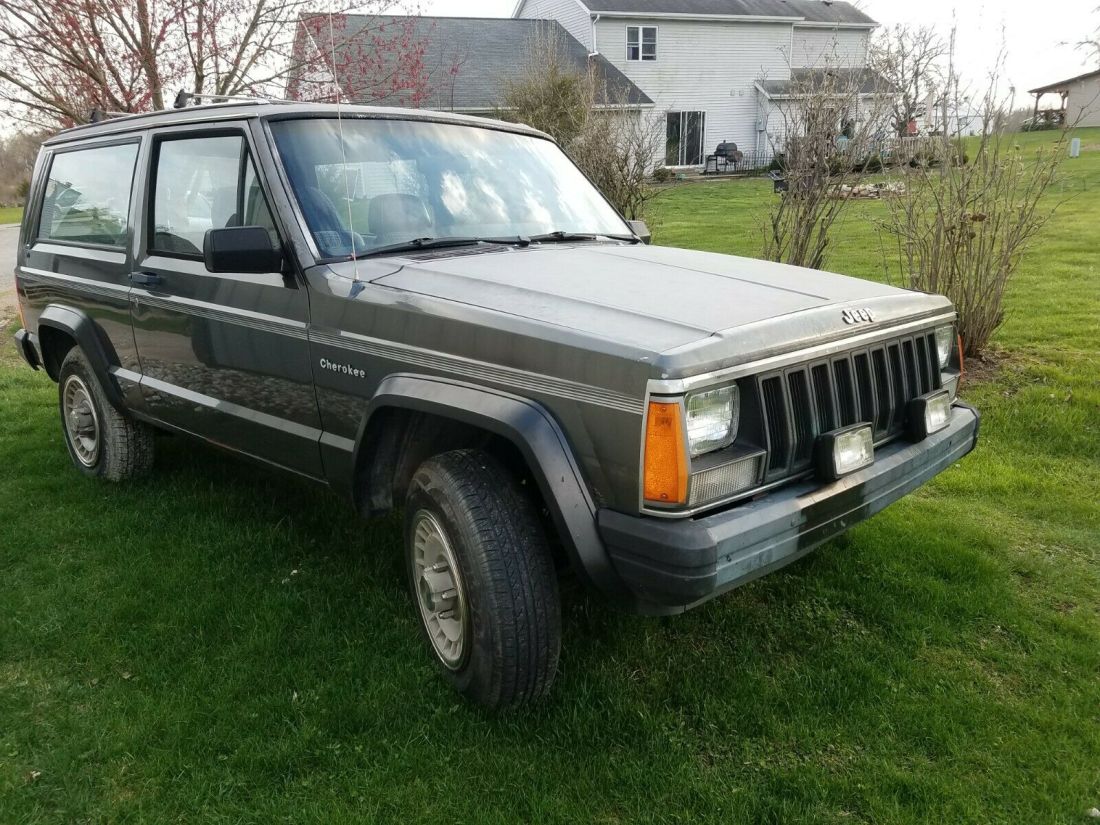 1986 A.M.C Jeep Cherokee 5 passenger 2 door 1986 Jeep Cherokee