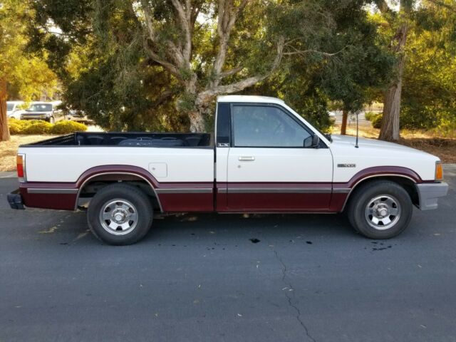 1986 B2000 LX All original. 5 speed 4 cylinder 1986 Mazda B-Series Pickups LX