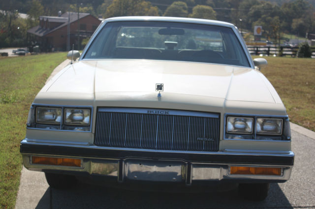 1986 Buick Regal Limited Coupe 2-Door - photo 10