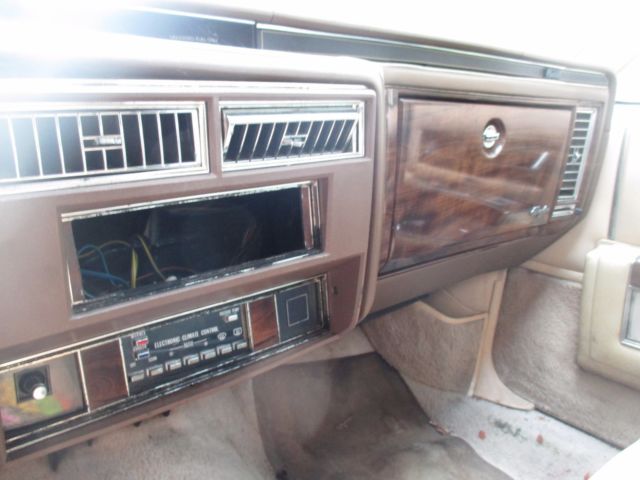 1986 Cadillac Brougham - photo 13