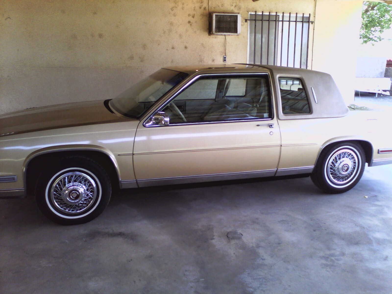 1986 Cadillac DeVille BASE - photo 2