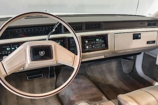 1986 Cadillac DeVille Fleetwood - photo 3