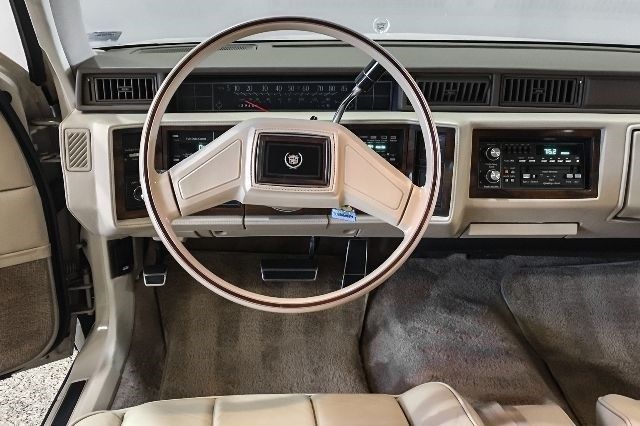 1986 Cadillac DeVille Fleetwood - photo 5