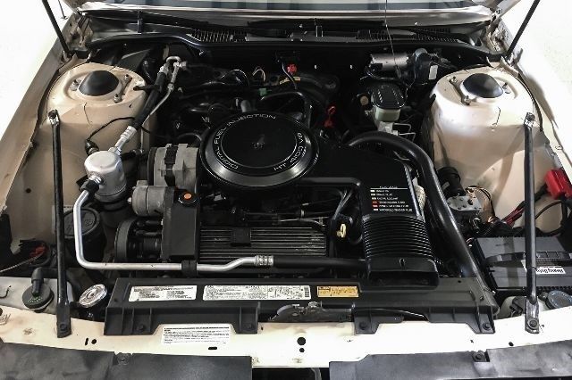 1986 Cadillac DeVille Fleetwood - photo 9