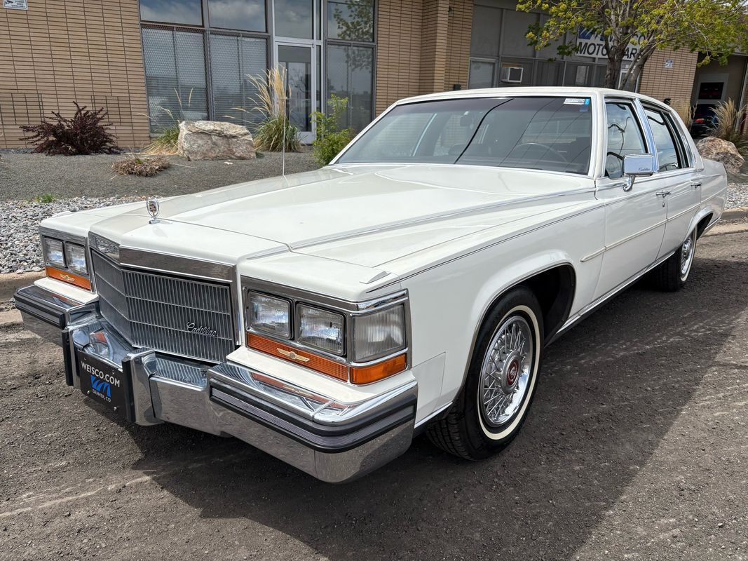 1986 Cadillac Fleetwood Brougham ONE OWNER AND IT SHOWS - photo 11