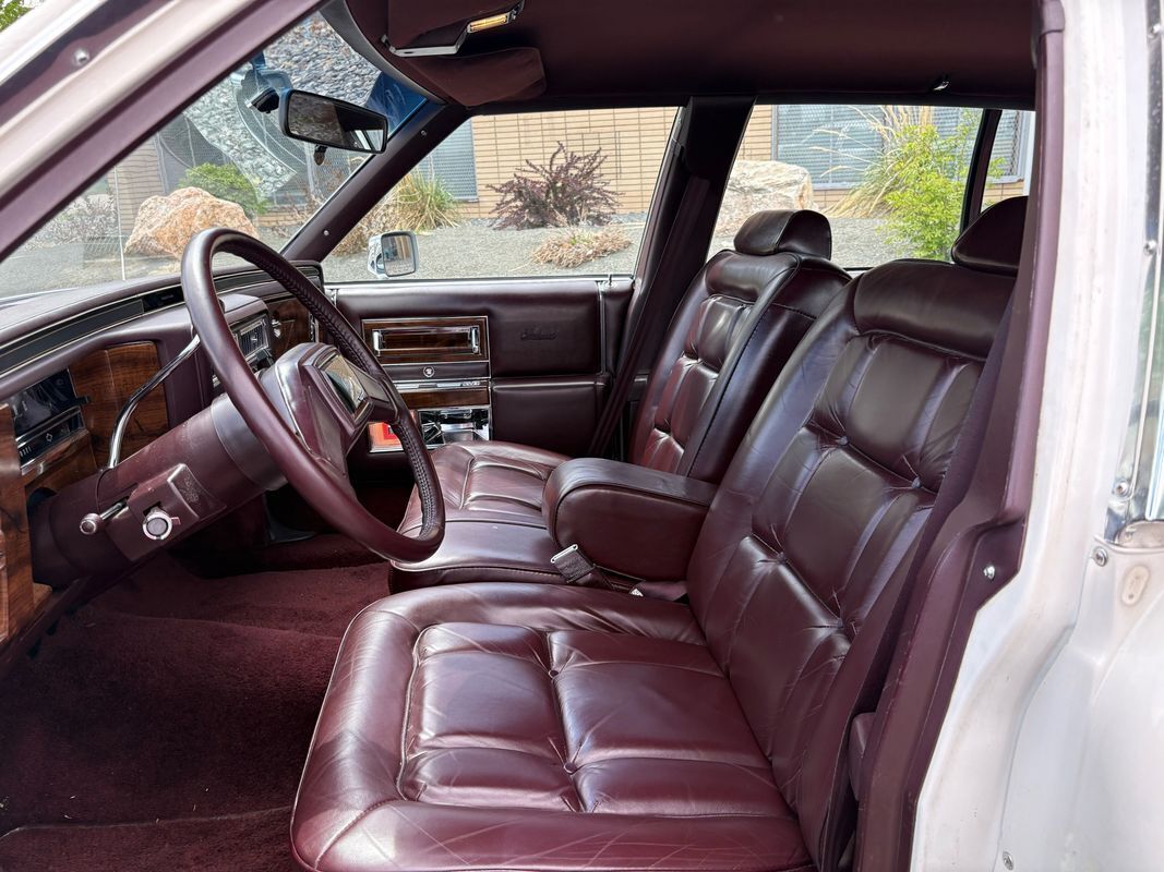 1986 Cadillac Fleetwood Brougham ONE OWNER AND IT SHOWS - photo 8