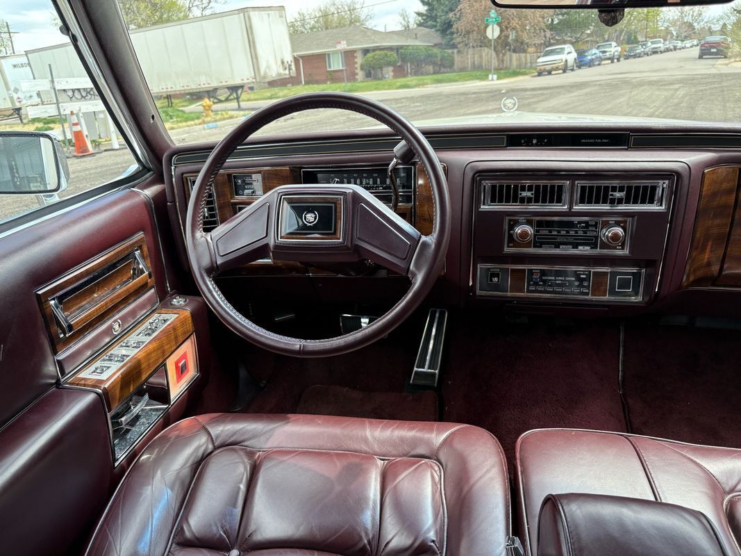 1986 Cadillac Fleetwood Brougham ONE OWNER AND IT SHOWS - photo 9