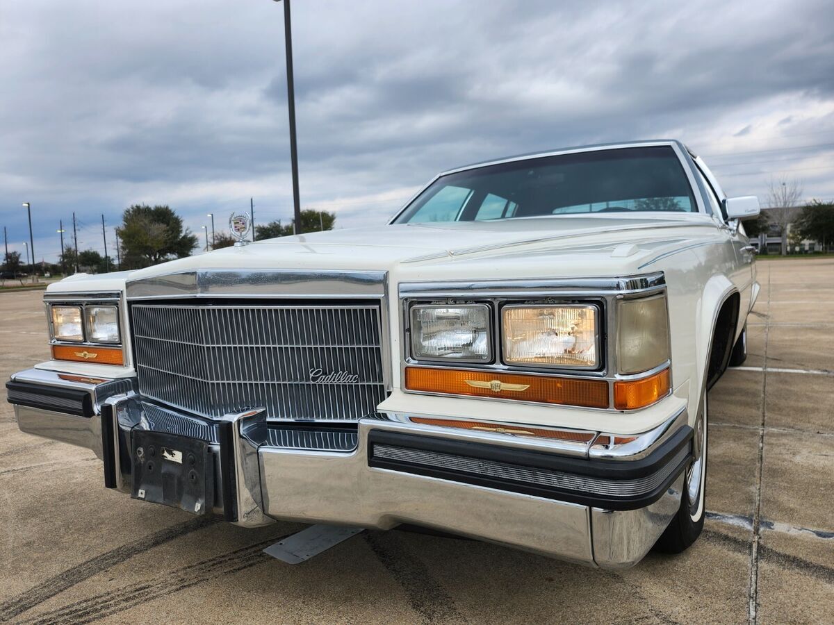 1986 Cadillac Fleetwood BROUGHAM - photo 2