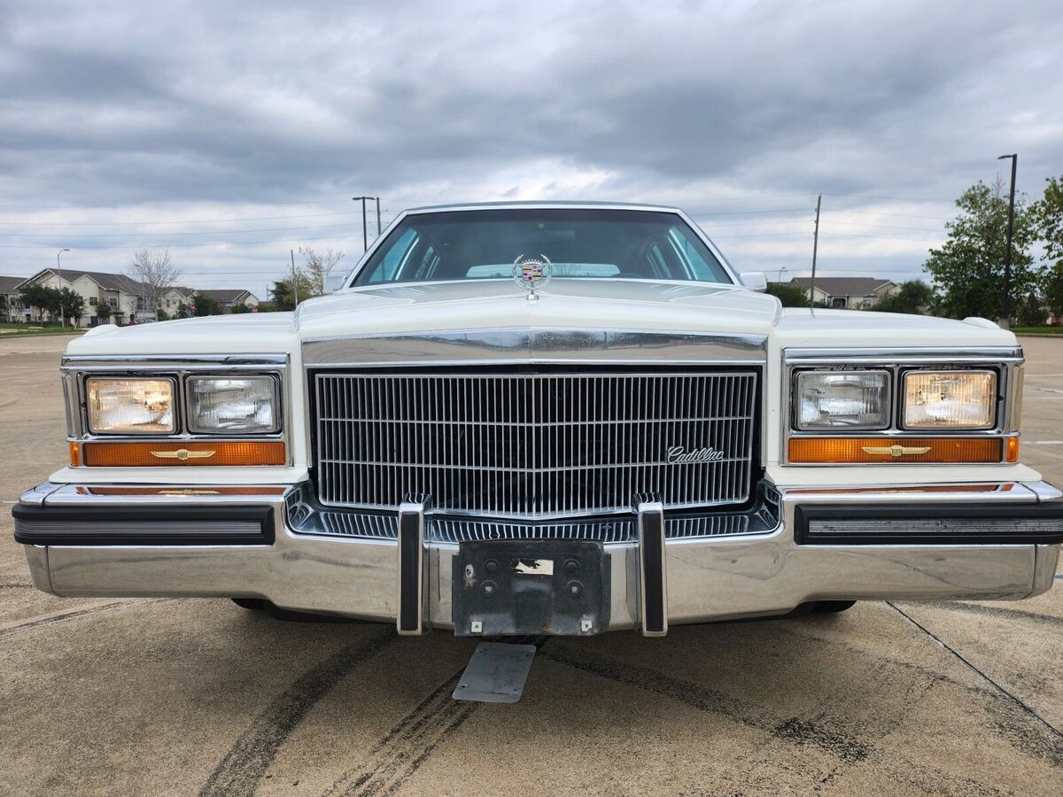 1986 Cadillac Fleetwood BROUGHAM - photo 3