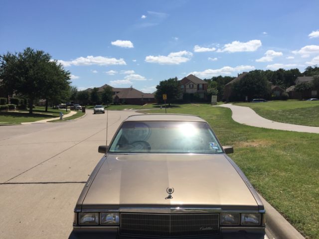 1986 Cadillac Fleetwood - photo 2