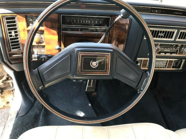 1986 Cadillac Fleetwood Brougham D'elegance - photo 7