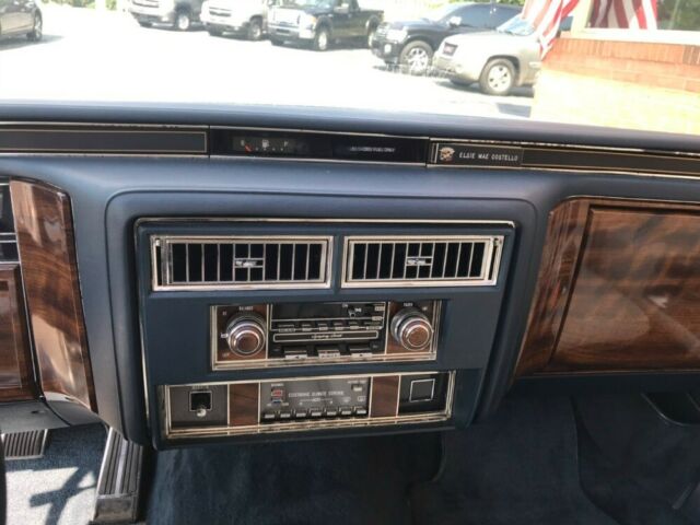 1986 Cadillac Fleetwood Brougham D'elegance - photo 9