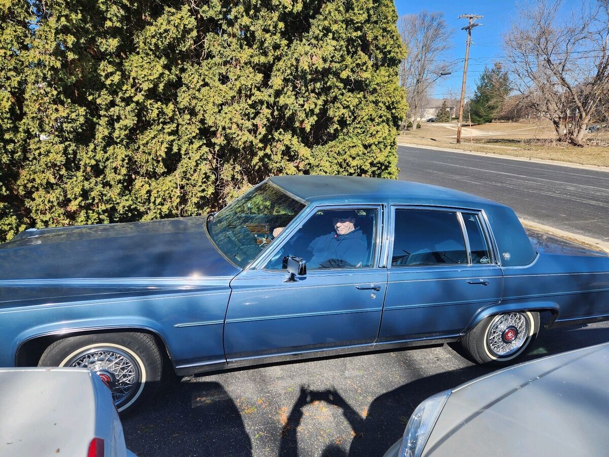 1986 Cadillac Fleetwood BROUGHAM - photo 2